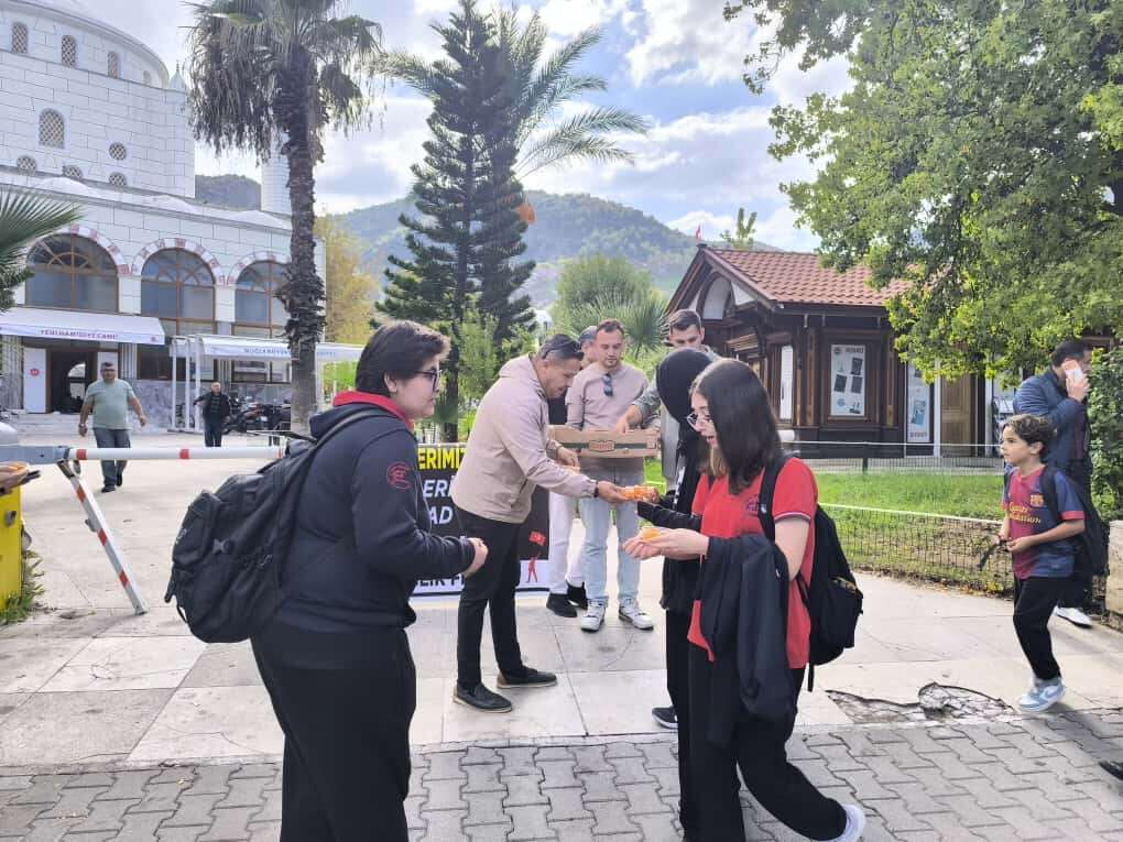 Muğla Yozgatlılar Derneği ve Fethiye AK Gençlik’ten Şehitler İçin Lokma Hayrı 6